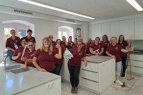 Studierende im neuen Hauswirtschaftsraum