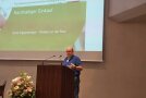 Horst Pappenberger von den Kliniken an der Paar erzählt vom Beschluss des Kreistages, der ihn zu einem neuen Einkaufsverhalten verhalf.